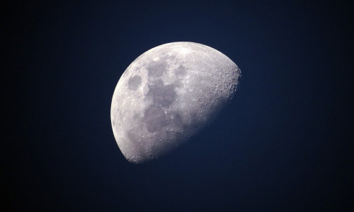 moon-1527501_1280