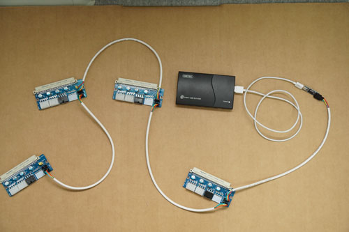 示意图：设置成四种状态的四个ADP通过四芯线连接在一起，最终通过USB数据转接板连接到USB集线器上。