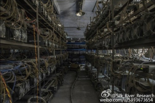 纽时科技影像：令人脑洞大开的化外之地 探访中国比特币矿场 