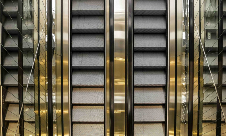 escalator-up-down-e1503497422872